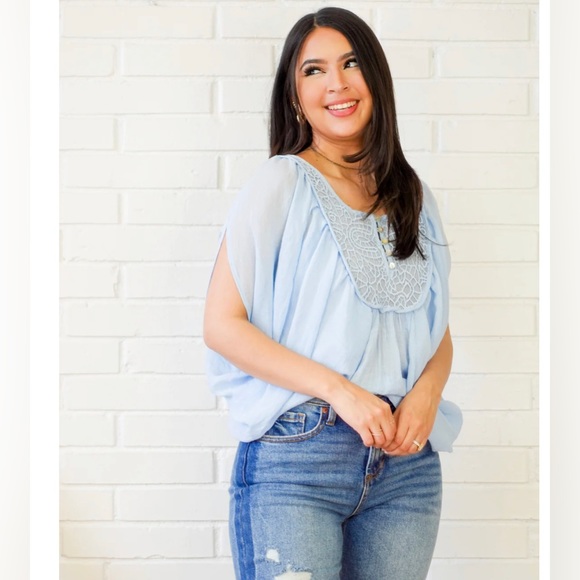 AZUCAR  White Flowy Blouse with Mesh Detail Size L -  NWT - Picture 7 of 11